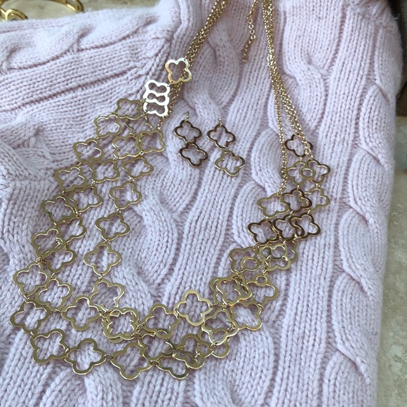Jewelry - Gorgeous Clover Earrings & Necklace Set